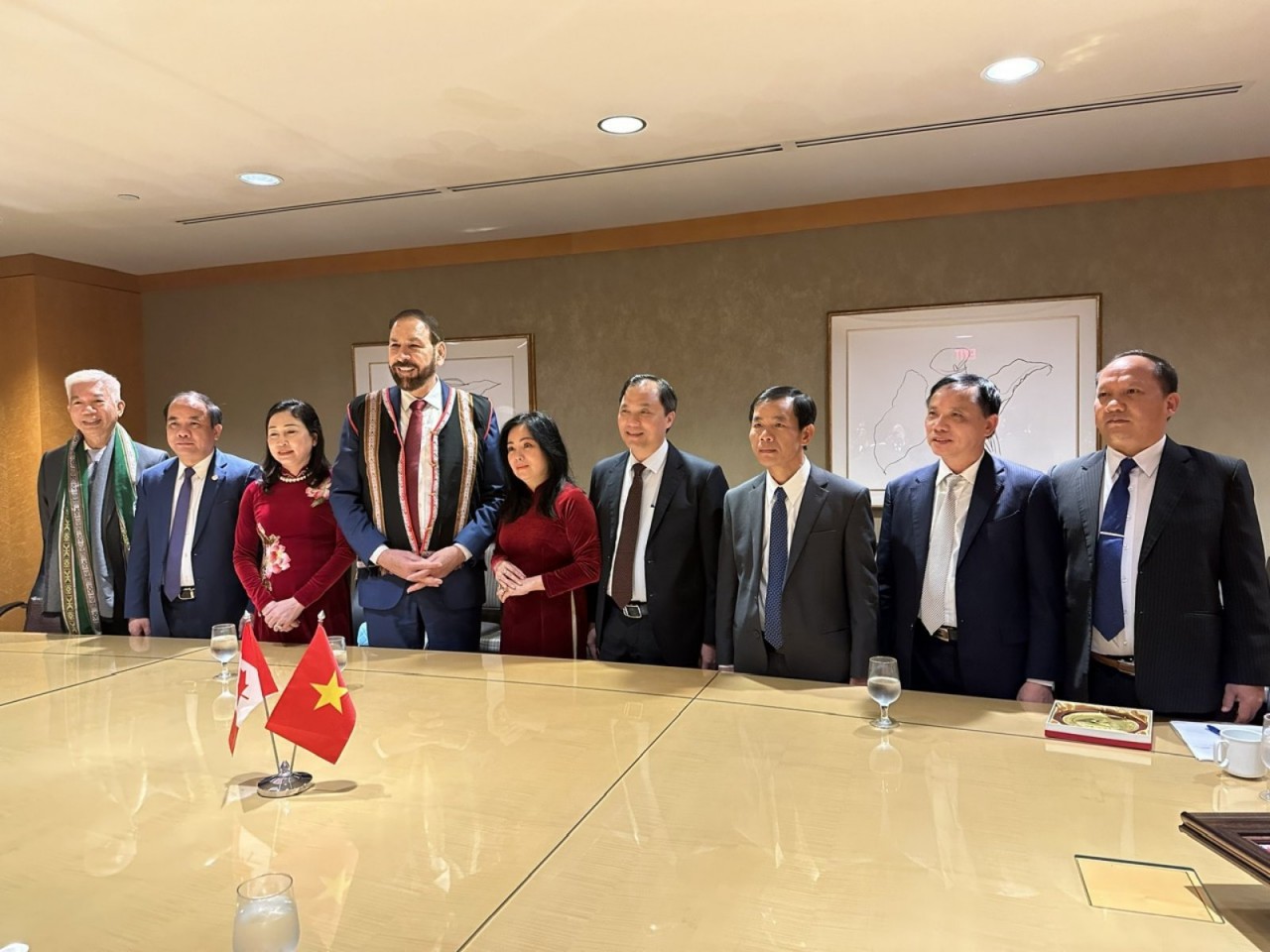 Đẩy mạnh hợp tác về đầu tư và thương mại với địa phương Canada