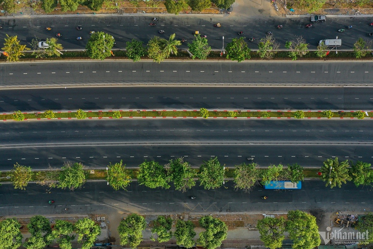 Cờ đỏ sao vàng 'phủ sóng' TP. Hồ Chí Minh, rộn ràng mừng ngày thống nhất đất nước Cờ đỏ sao vàng 'phủ sóng' TP. Hồ Chí Minh, rộn ràng mừng ngày thống nhất đất nước