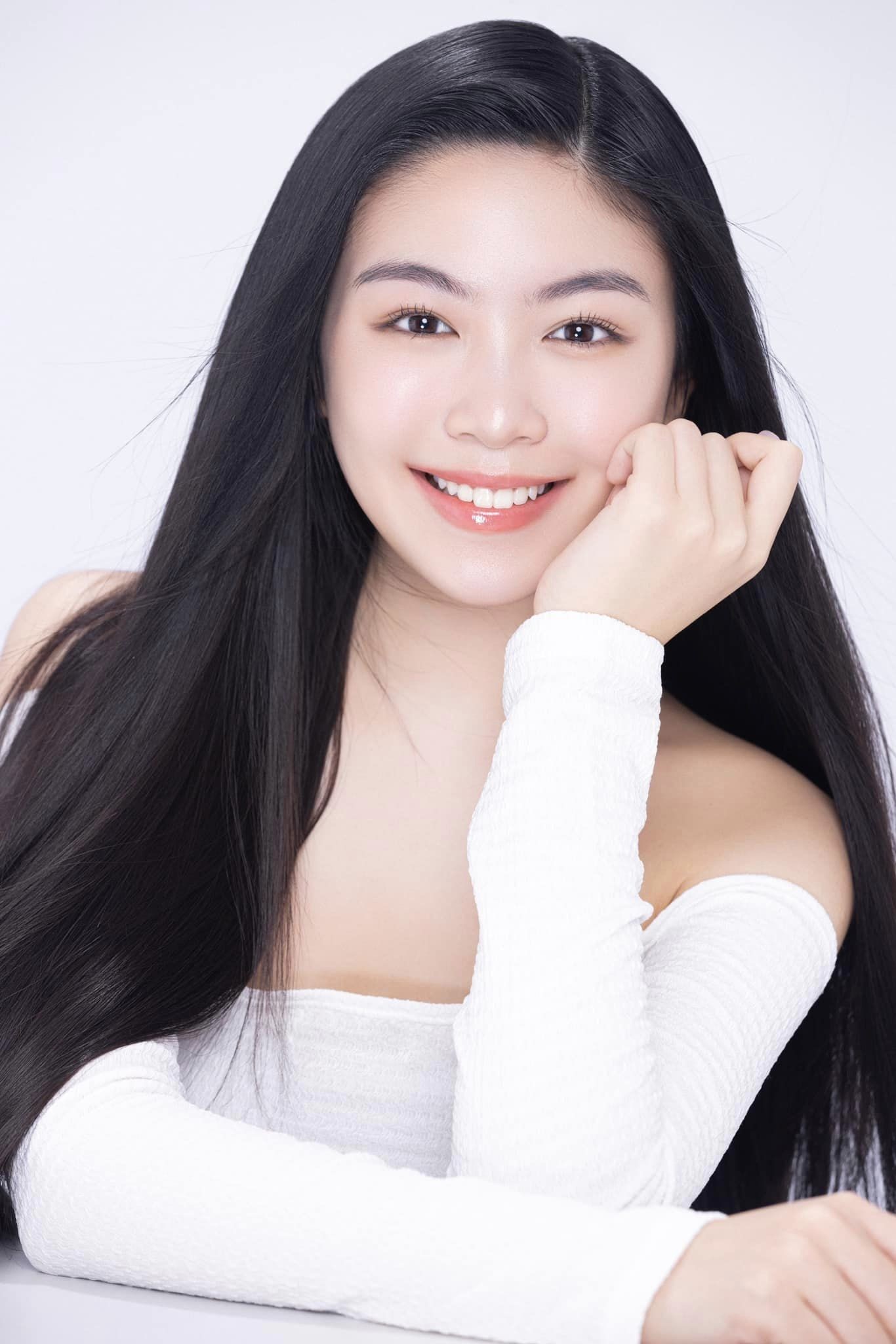 Nhan sắc 'cực phẩm' của Lọ Lem - ái nữ nhà MC Quyền Linh