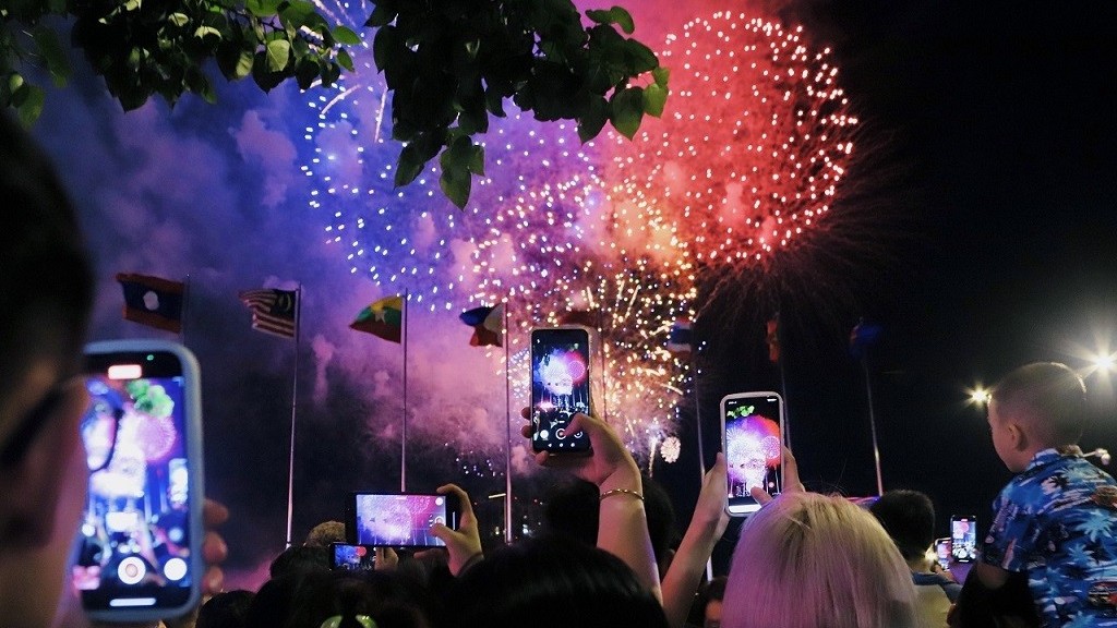 TP. Hồ Chí Minh: Màn pháo hoa rực rỡ chào mừng 49 năm Ngày giải phóng miền Nam, thống nhất đất nước