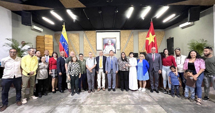 Người Việt kỷ niệm 49 năm Ngày giải phóng miền Nam, thống nhất đất nước trọng thể ở Venezuela