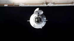 Tàu SpaceX Dragon hoàn thành nhiệm vụ, trở về Trái Đất với nhiều mẫu vật không gian