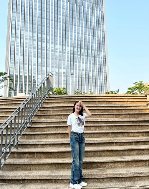 Phong cách trẻ trung của diễn viên Hồng Diễm Phong cách trẻ trung của diễn viên Hồng Diễm