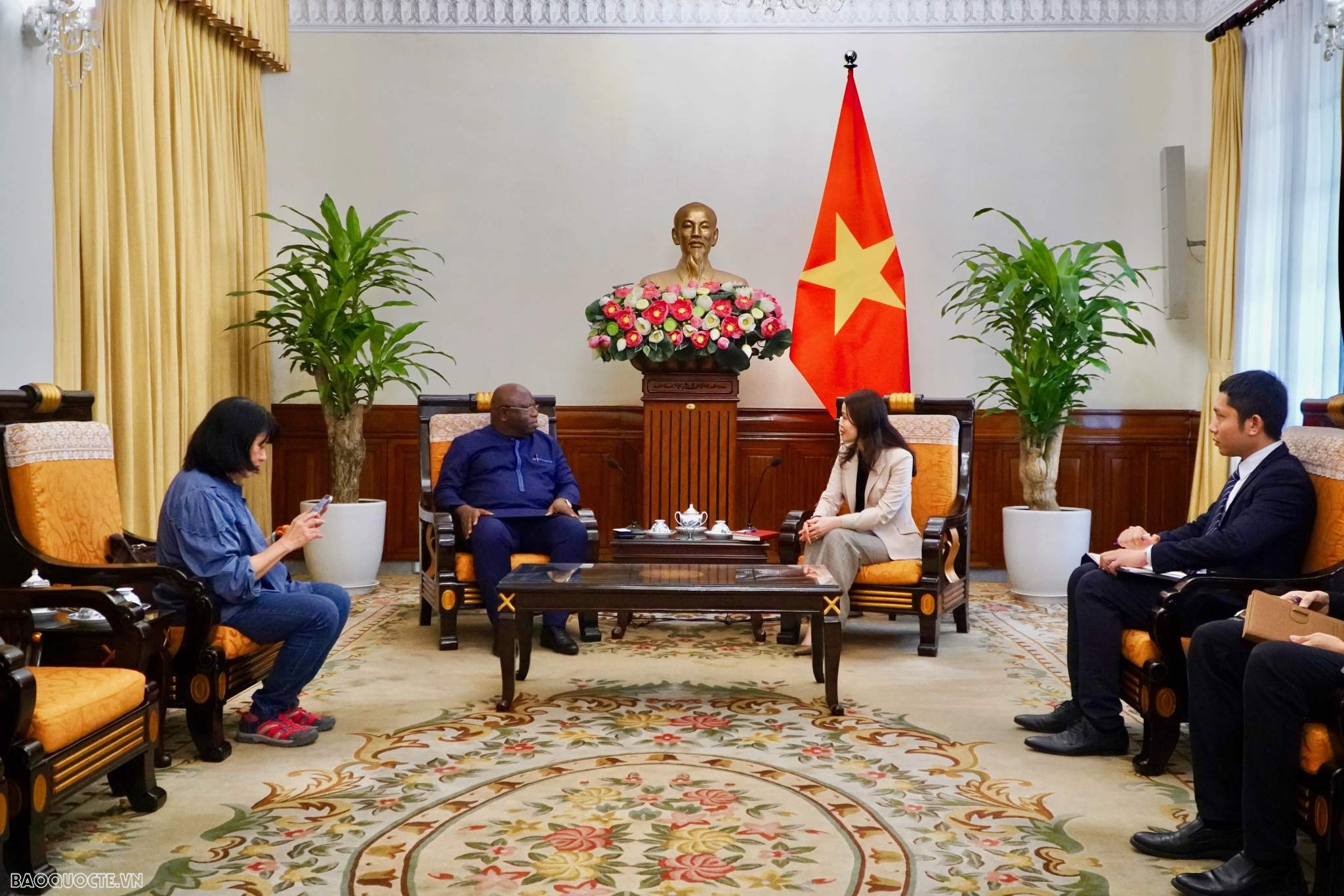 Thúc đẩy quan hệ hữu nghị và hợp tác Việt Nam-Sierra Leone thực chất trong thời gian tới Thúc đẩy quan hệ hữu nghị và hợp tác Việt Nam-Sierra Leone thực chất trong thời gian tới