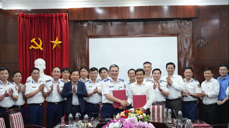 cuc bien va hai dao viet nam tang cuong phoi hop voi bo tu lenh canh sat bien viet nam bao ve bien dao que huong