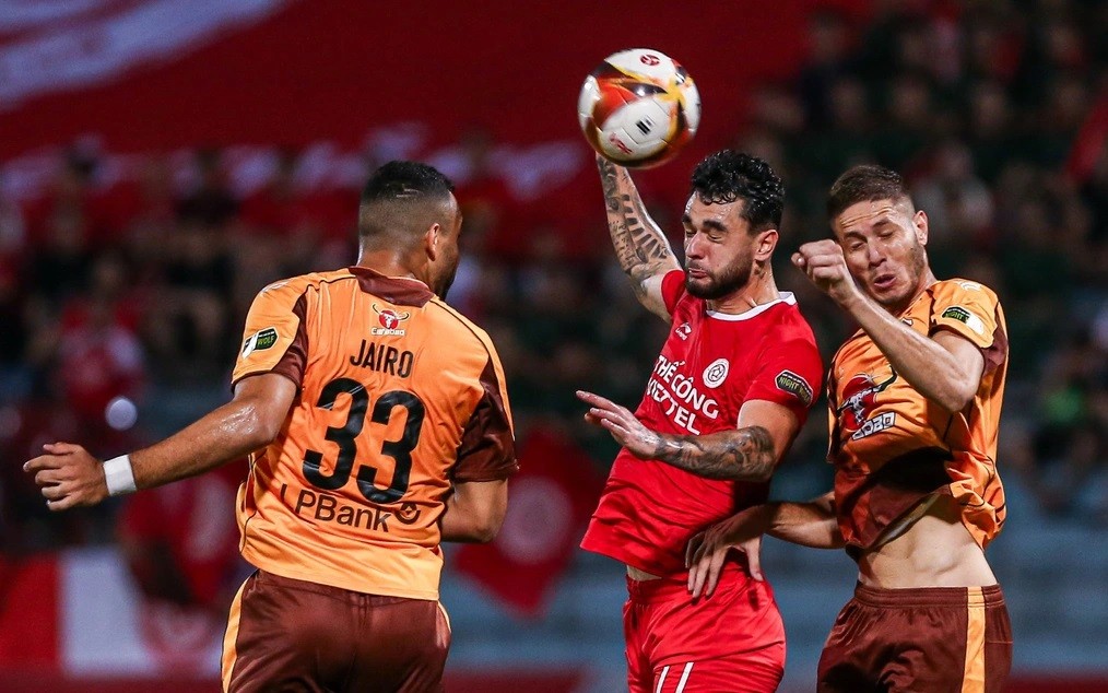 V-League 20/24: HLV Kim Sang Sik dự khán, Thể Công Viettel thất bại trước Hoàng Anh Gia Lai