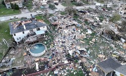 Mỹ: Thời tiết khắc nghiệt kéo dài, lốc xoáy mạnh, mưa đá nghiêm trọng