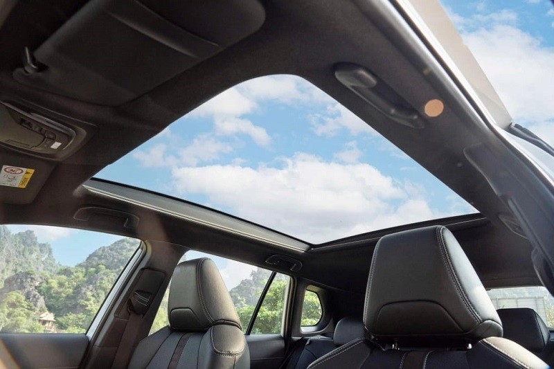 Cửa sổ trời toàn cảnh là trang bị được nhiều khách Việt ưa thích Cửa sổ trời toàn cảnh là trang bị được nhiều khách Việt ưa thích