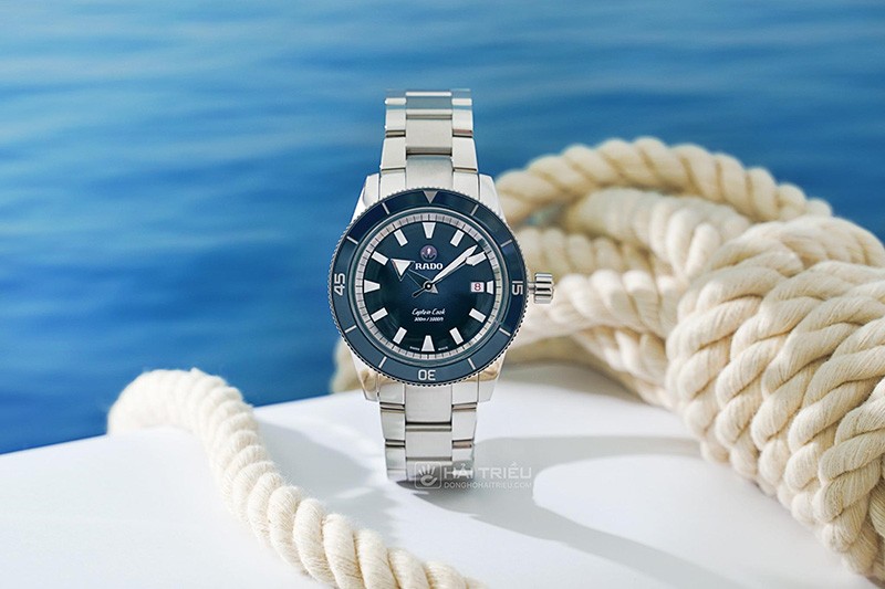 Rado Captain Cook trang bị chất liệu cao cấp có khả năng chịu nhiệt, áp suất tốt.