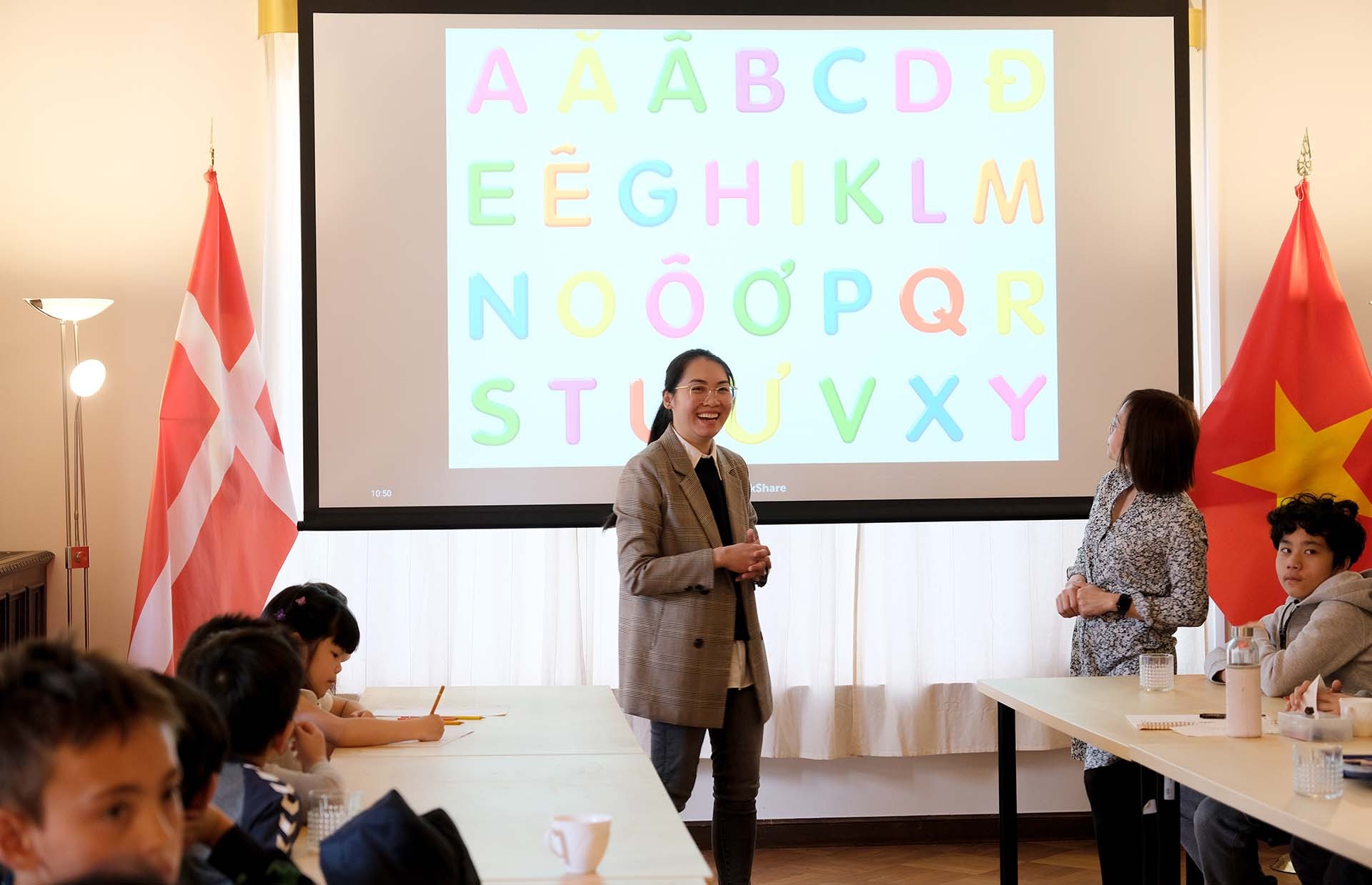 Khai giảng lớp học tiếng Việt cho con em cộng đồng người Việt Nam tại Đan Mạch