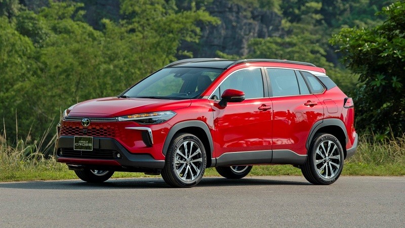 Toyota Corolla Cross 2024 được nhập khẩu từ Thái Lan nhưng chỉ có 2 bản Xăng (V) và Hybrid (HEV). Toyota Corolla Cross 2024 được nhập khẩu từ Thái Lan nhưng chỉ có 2 bản Xăng (V) và Hybrid (HEV).