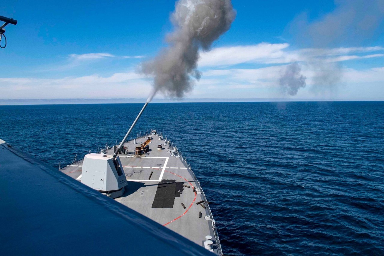 Bộ Tư lệnh Trung tâm của quân đội Mỹ (CENTCOM) tuyên bố 1 tàu chiến của liên minh đã bắn hạ 1 UAV, trong khi các lực lượng CENTCOM tiêu diệt thành công UAV thứ hai và chiếc cuối cùng rơi xuống Vịnh Aden. (Nguồn: Reuters) Bộ Tư lệnh Trung tâm của quân đội Mỹ (CENTCOM) tuyên bố 1 tàu chiến của liên minh đã bắn hạ 1 UAV, trong khi các lực lượng CENTCOM tiêu diệt thành công UAV thứ hai và chiếc cuối cùng rơi xuống Vịnh Aden. (Nguồn: Reuters)