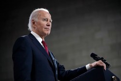 Tổng thống Mỹ Biden ký thành luật loạt động thái lịch sử, uranium làm giàu của Nga chính thức 'bị thương'