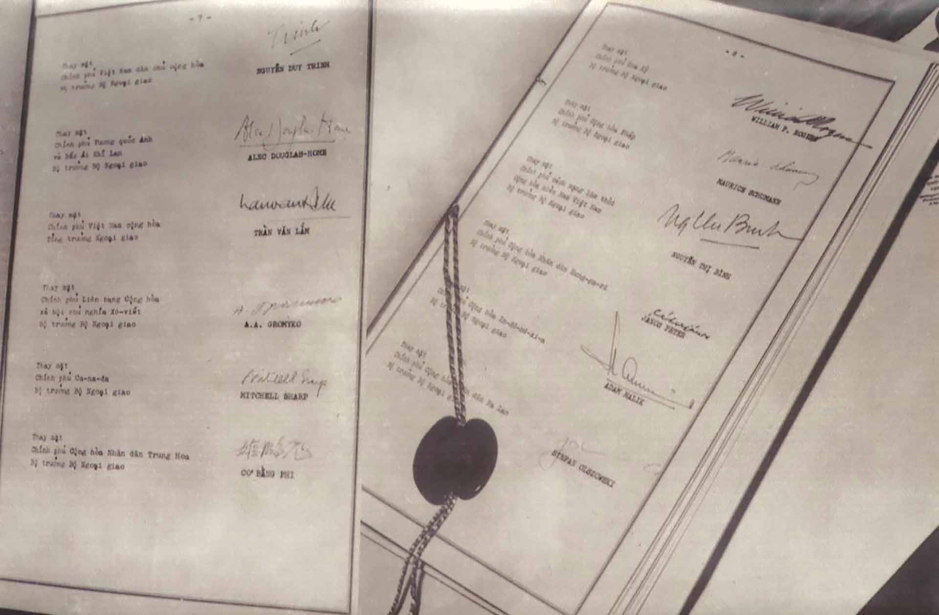 Hai mốc son chói lọi trên mặt trận ngoại giao và những bài học lớn cho tương lai Hai mốc son chói lọi trên mặt trận ngoại giao và những bài học lớn cho tương lai