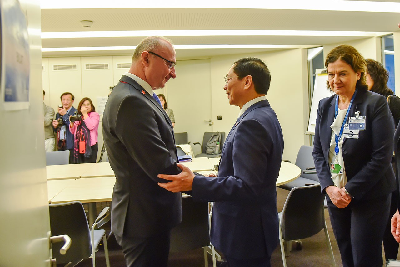 Bộ trưởng Ngoại giao Bùi Thanh Sơn gặp Bộ trưởng Ngoại giao và Các vấn đề châu Âu Croatia Gordan Grlic Radman.