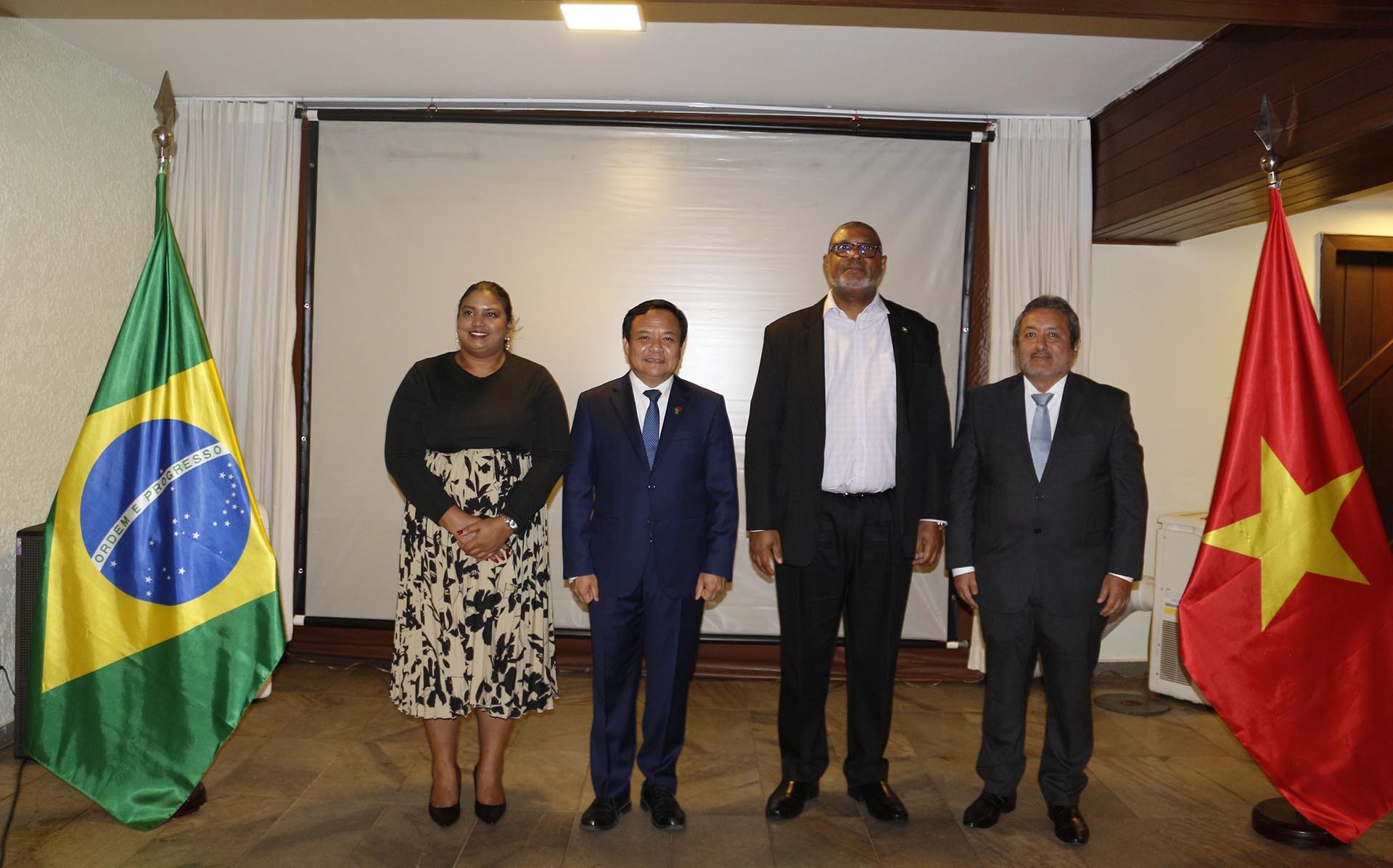 Gặp mặt nhân dịp 35 năm thiết lập quan hệ ngoại giao Việt Nam-Brazil và 70 năm Chiến thắng Điện Biên Phủ Gặp mặt nhân dịp 35 năm thiết lập quan hệ ngoại giao Việt Nam Brazil và 70 năm Chiến thắng Điện Biên Phủ