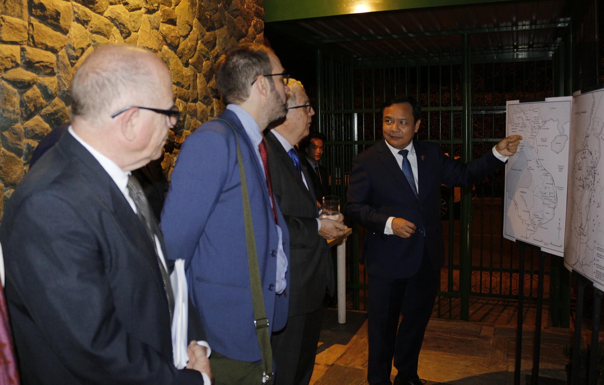 Gặp mặt nhân dịp 35 năm thiết lập quan hệ ngoại giao Việt Nam-Brazil và 70 năm Chiến thắng Điện Biên Phủ Gặp mặt nhân dịp 35 năm thiết lập quan hệ ngoại giao Việt Nam Brazil và 70 năm Chiến thắng Điện Biên Phủ