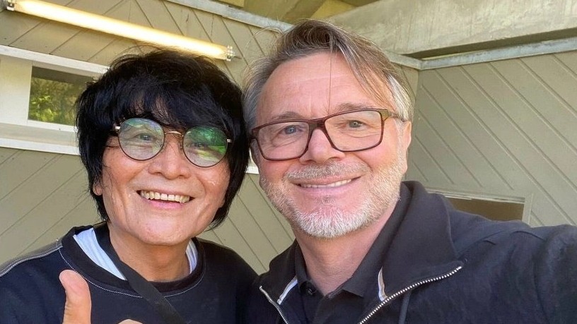 HLV Philippe Troussier dự khán trận U23 Indonesia thua 0-1 U23 Guinea