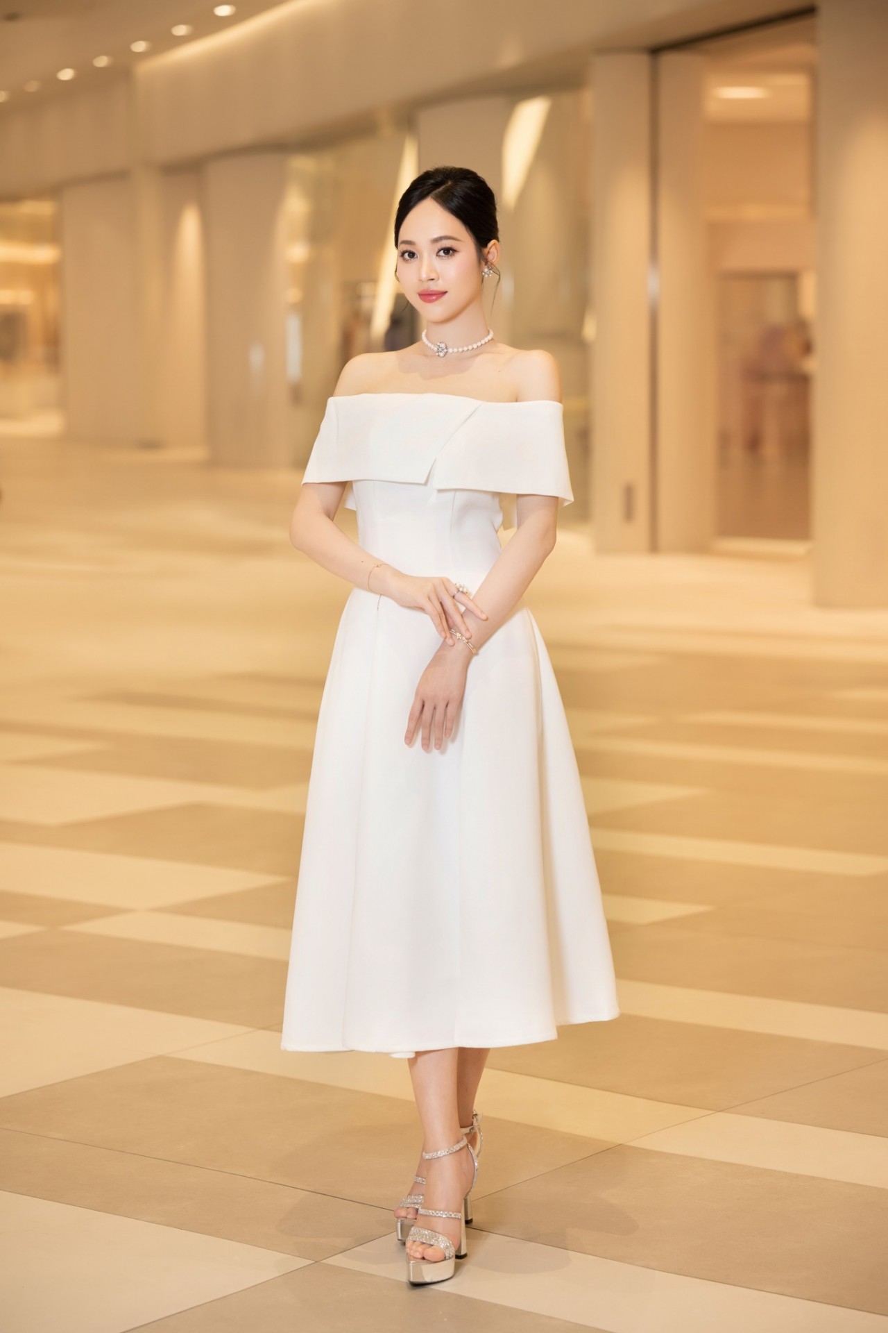 Á hậu Trịnh Thùy Linh