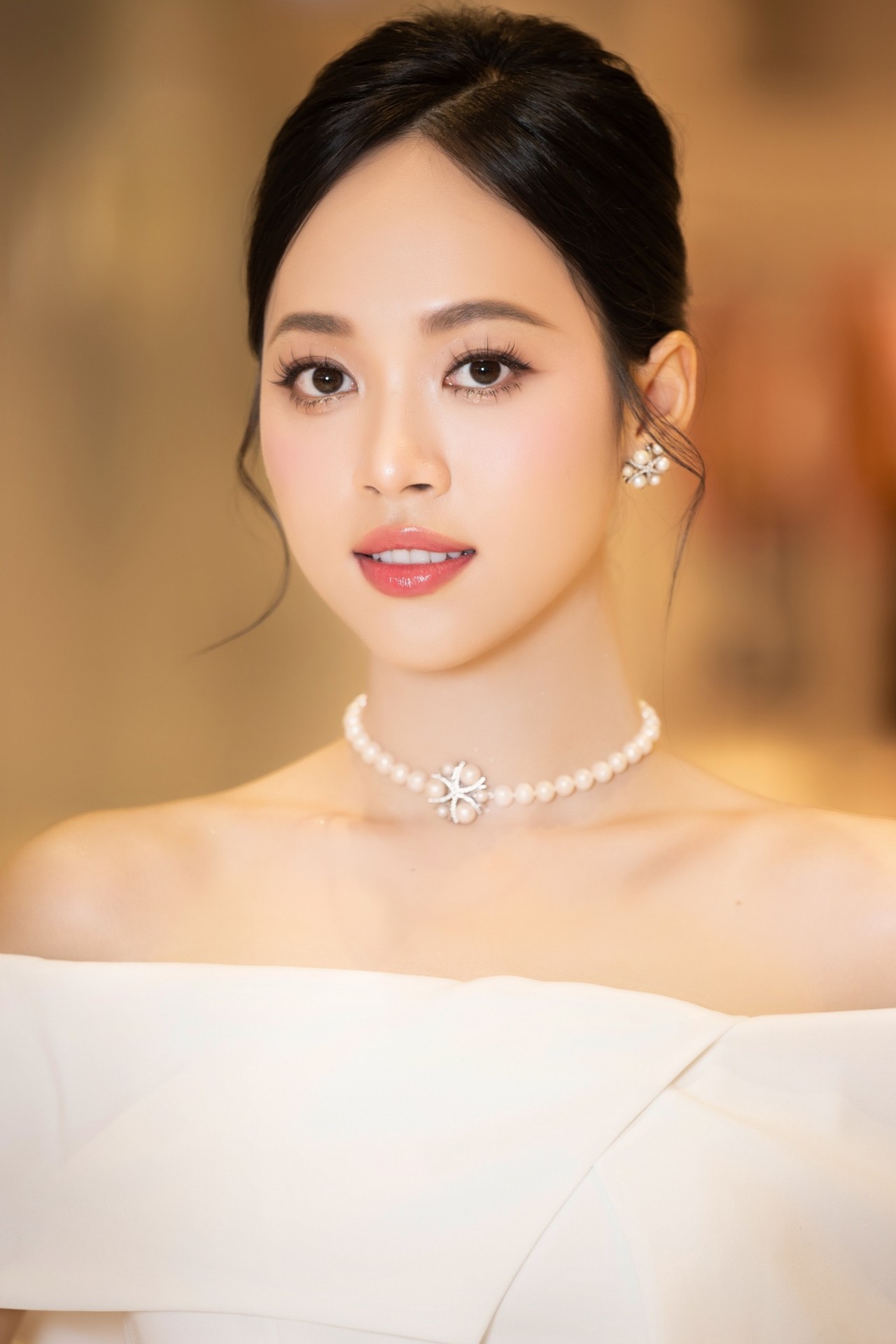 Á hậu Trịnh Thùy Linh