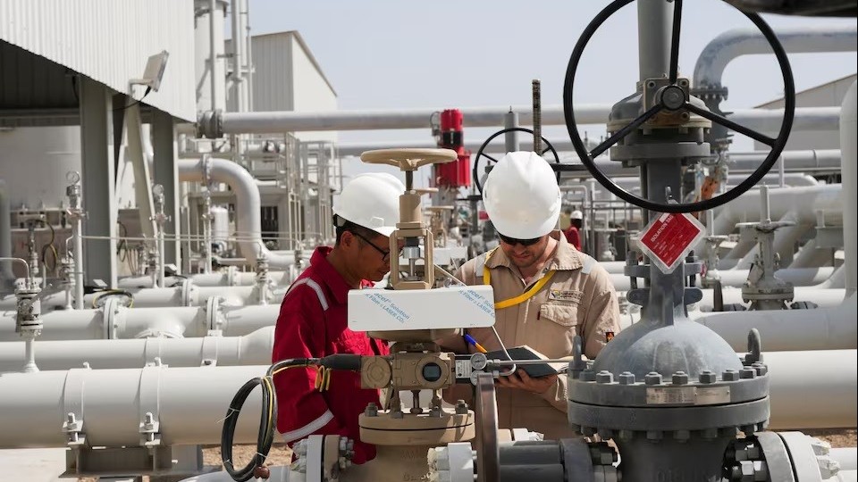 tru cot kinh te nga vung nhu thach ban opec giup dat nuoc bo tui hon 350 ty euro