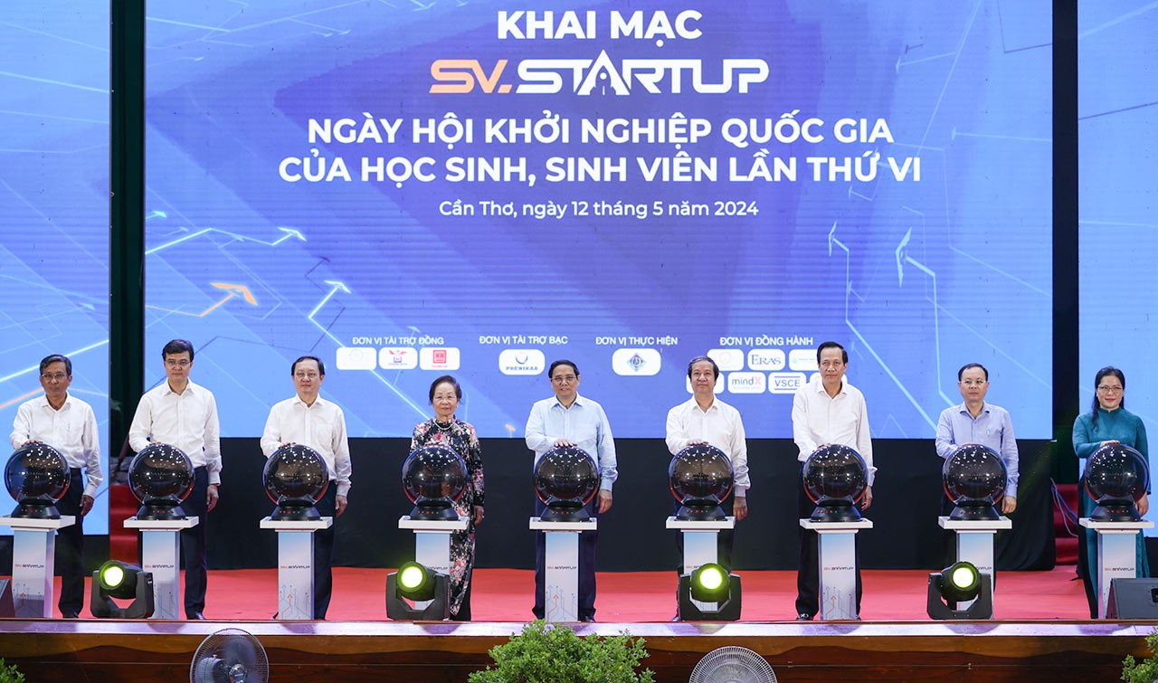Thủ tướng và các đại biểu thực hiện nghi thức khai mạc Ngày hội Khởi nghiệp Quốc gia của học sinh, sinh viên lần thứ VI. (Nguồn: VGP News) Thủ tướng và các đại biểu thực hiện nghi thức khai mạc Ngày hội Khởi nghiệp Quốc gia của học sinh, sinh viên lần thứ VI. (Nguồn: VGP News)