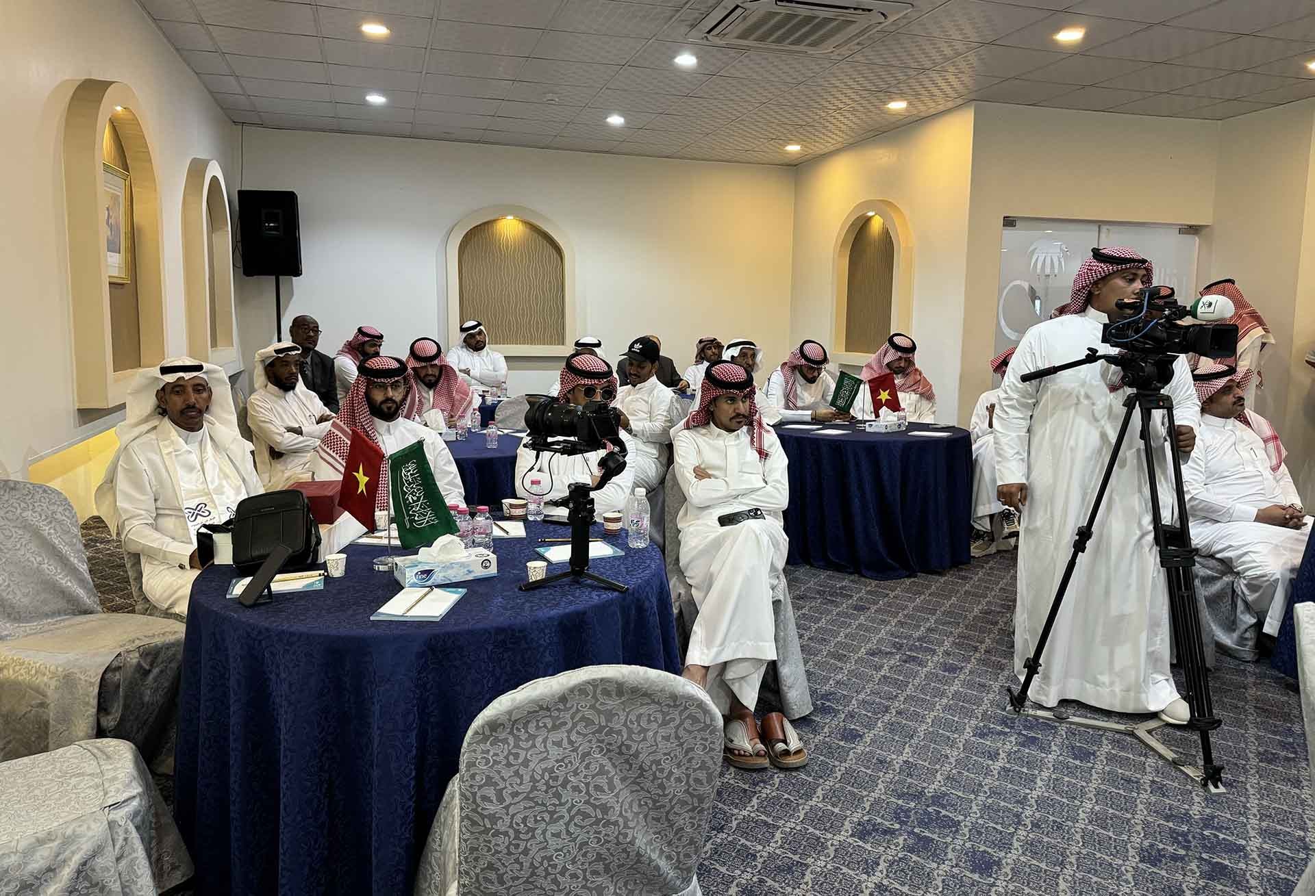 Đoàn công tác Đại sứ quán Việt Nam tại Saudi Arabia thăm, làm việc tại tỉnh Taif và thúc đẩy hoạt động ngoại giao kinh tế