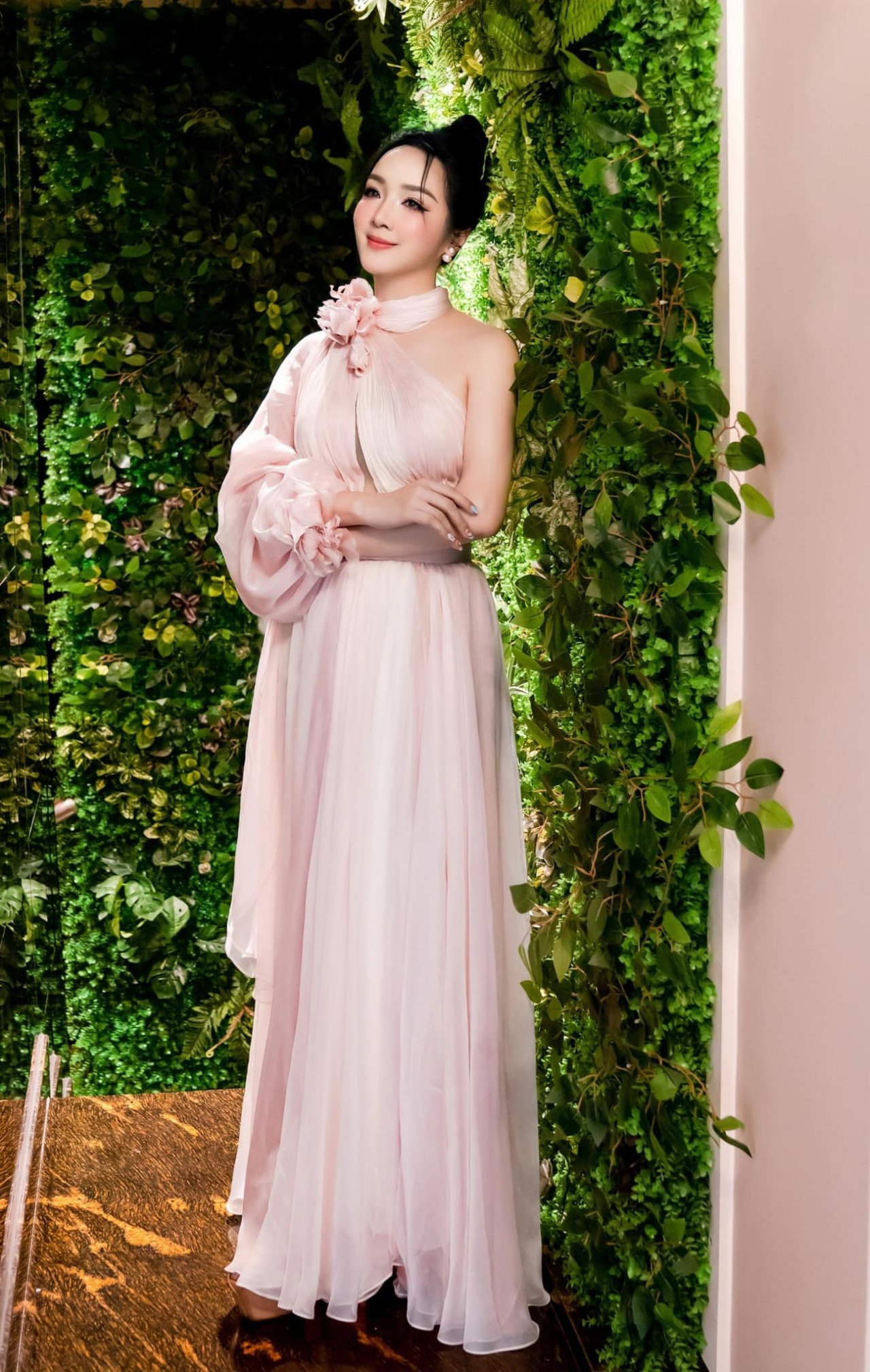 Hoa hậu Đền Hùng Giáng My dịu dàng