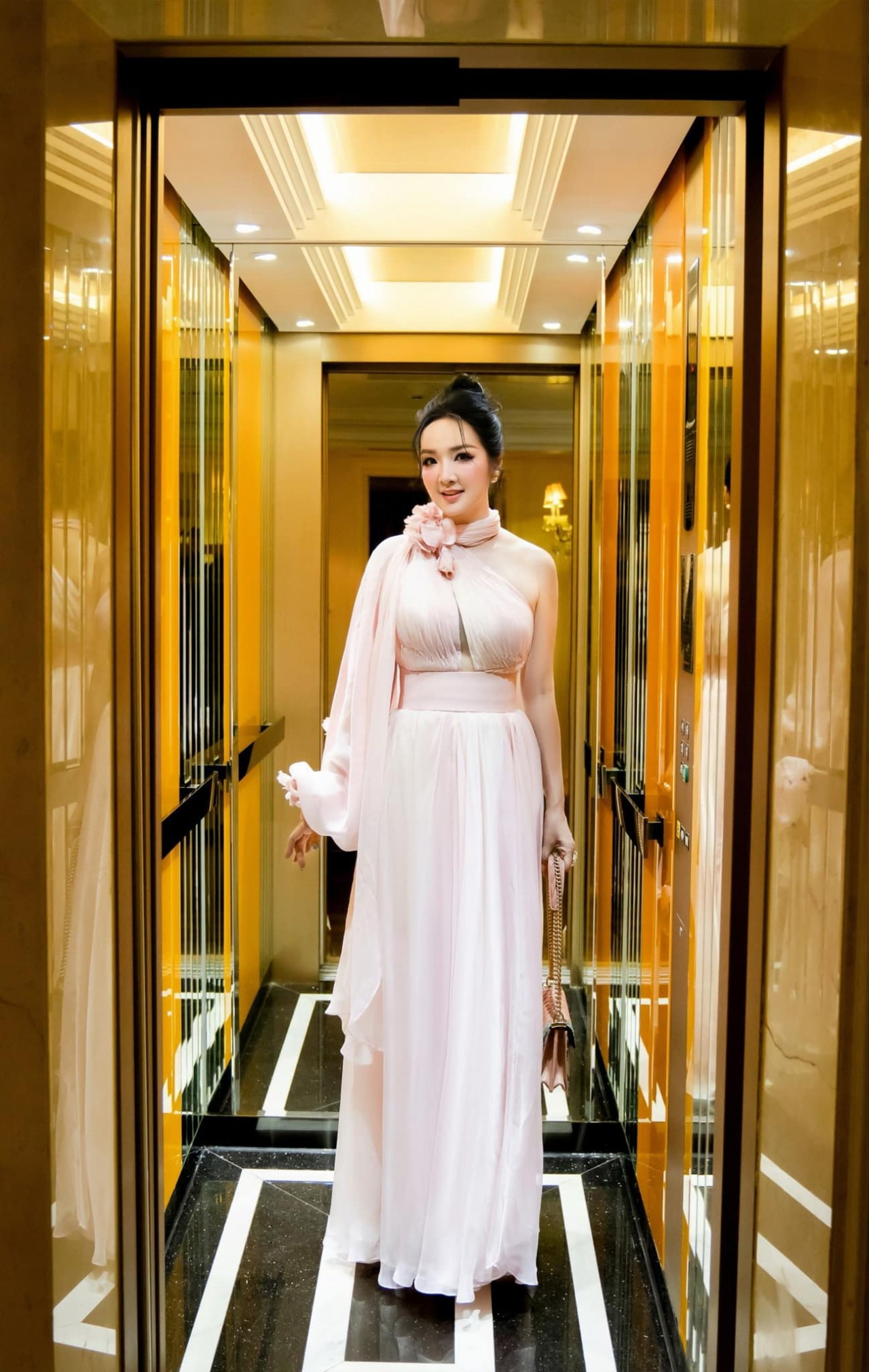 Hoa hậu Đền Hùng Giáng My dịu dàng