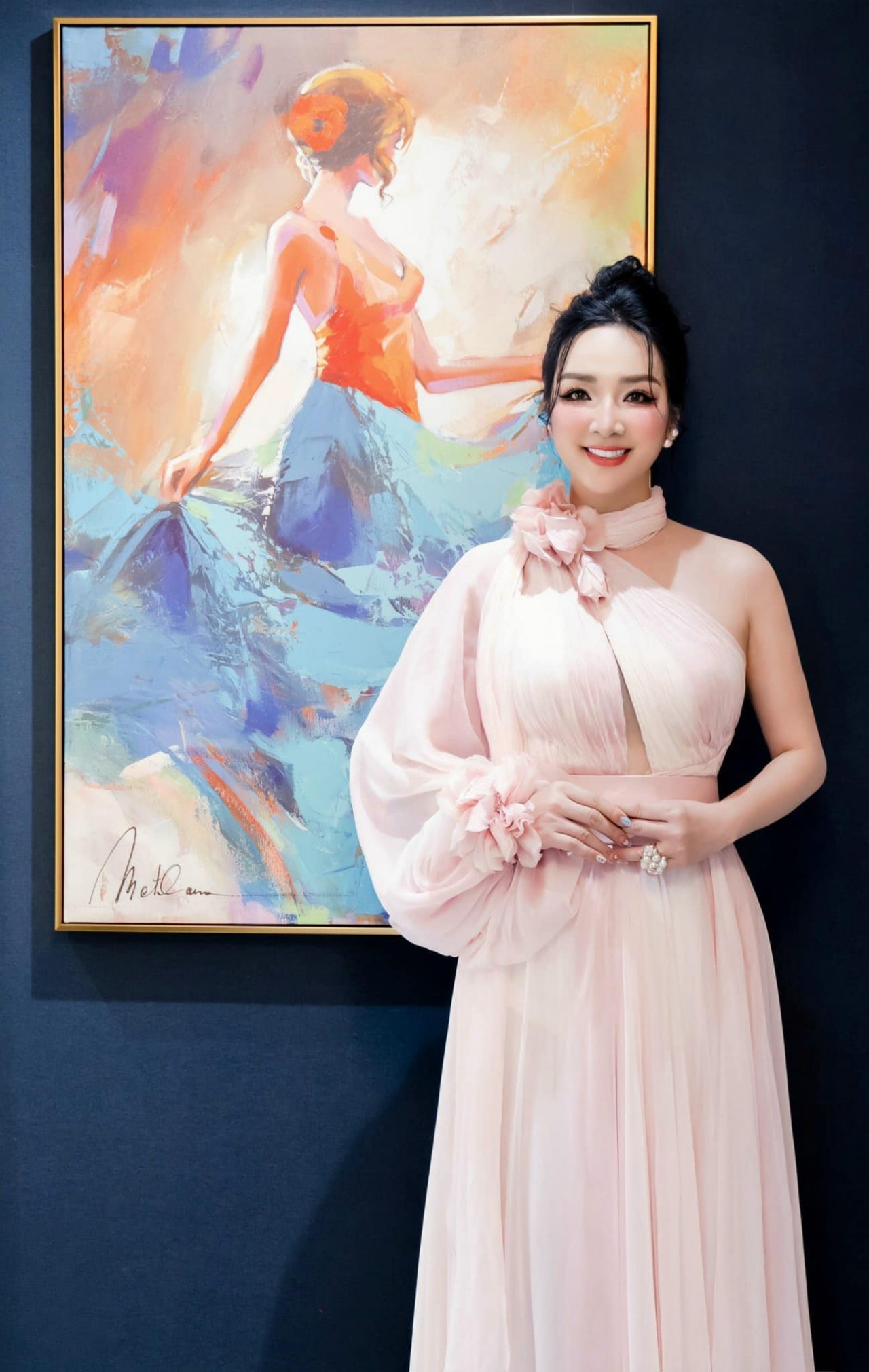 Hoa hậu Đền Hùng Giáng My dịu dàng