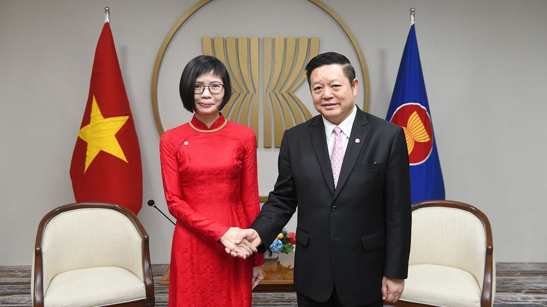 Đại sứ, Trưởng Phái đoàn đại diện thường trực Việt Nam tại ASEAN trình Thư ủy nhiệm lên Tổng thư ký ASEAN