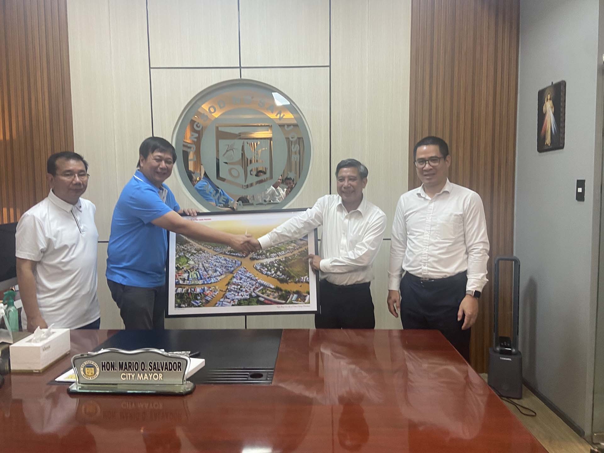 Hậu Giang đẩy mạnh hợp tác phát triển nông nghiệp với Philippines