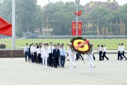 Đoàn Bộ Ngoại giao vào Lăng viếng Bác nhân kỷ niệm 134 năm Ngày sinh Chủ tịch Hồ Chí Minh