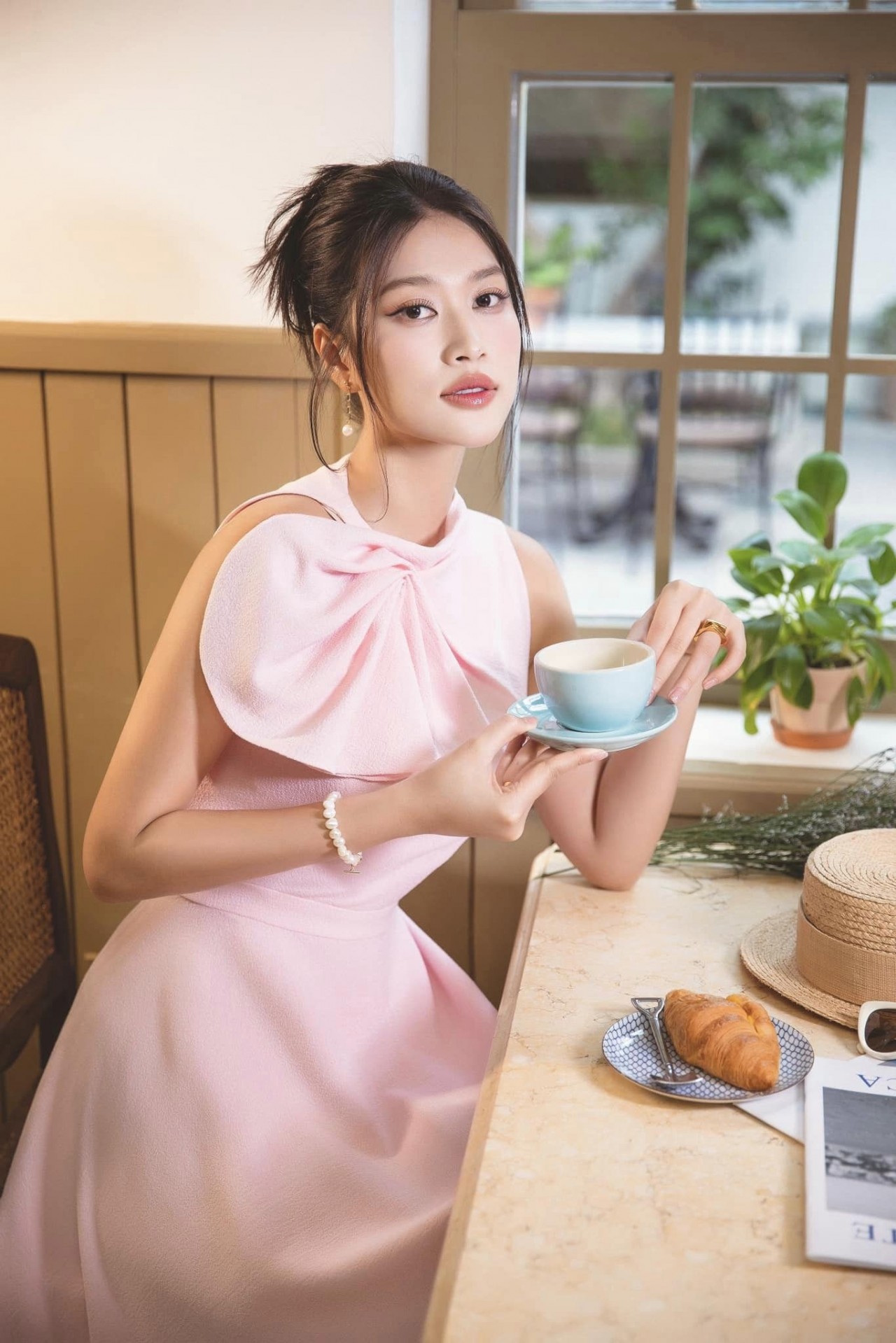 Hoa hậu Đoàn Thiên Ân: Hoa hậu Đoàn Thiên Ân: