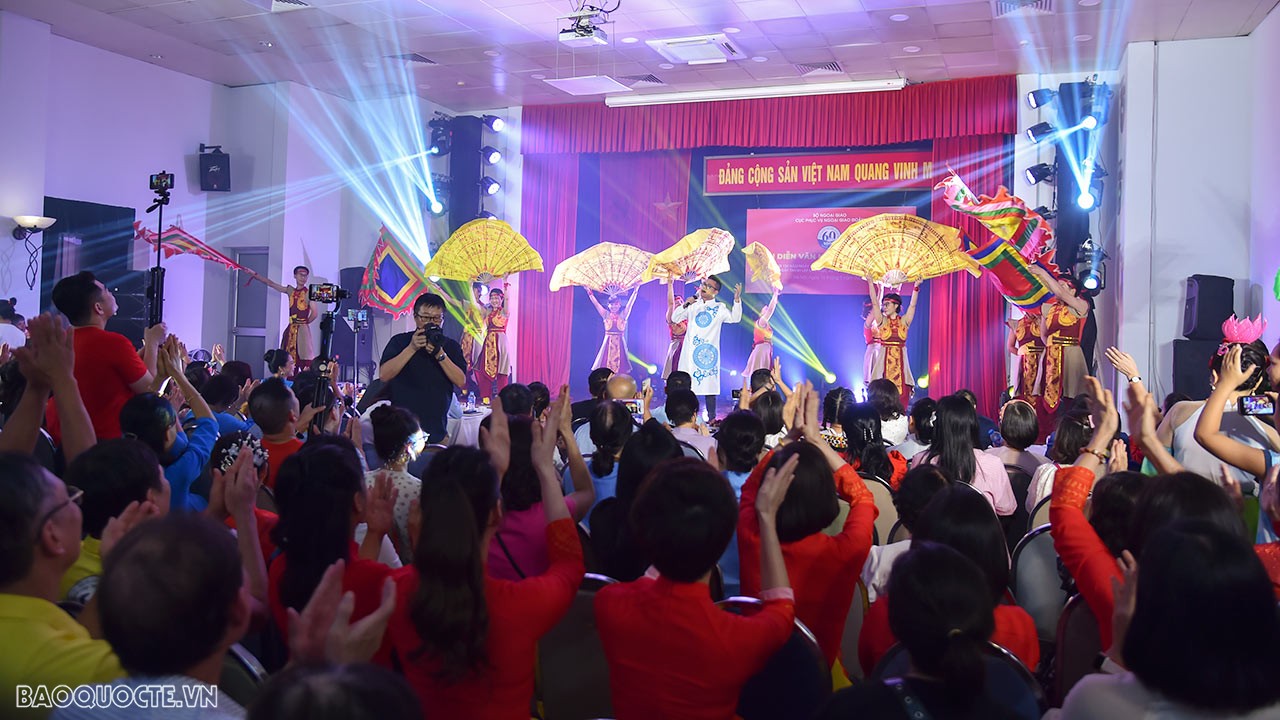 Tưng bừng Hội diễn văn nghệ quần chúng chào mừng kỷ niệm 60 năm Ngày thành lập Cục Phục vụ Ngoại giao đoàn