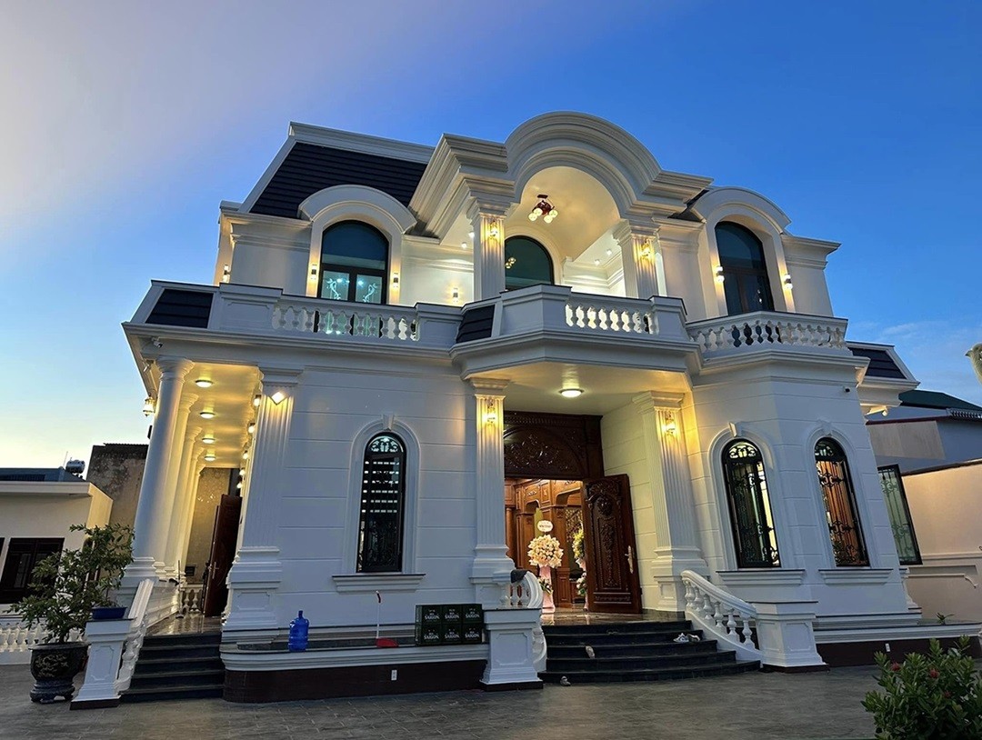 Sau nhiều năm thi đấu thành công, Văn Toàn xây một ngôi nhà ở quê để báo hiếu bố mẹ. Ngôi biệt thự hai tầng bề thế được khánh thành hồi tháng 9/2023.