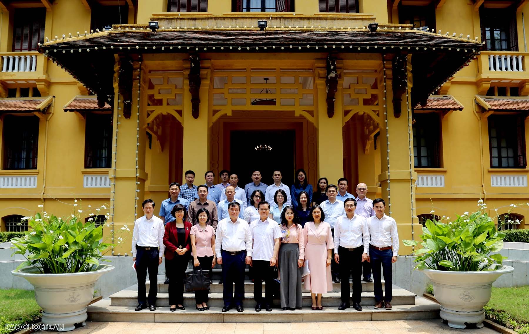 Công tác xây dựng và phát triển văn hóa, con người Việt Nam đáp ứng yêu cầu phát triển bền vững ở Bộ Ngoại giao