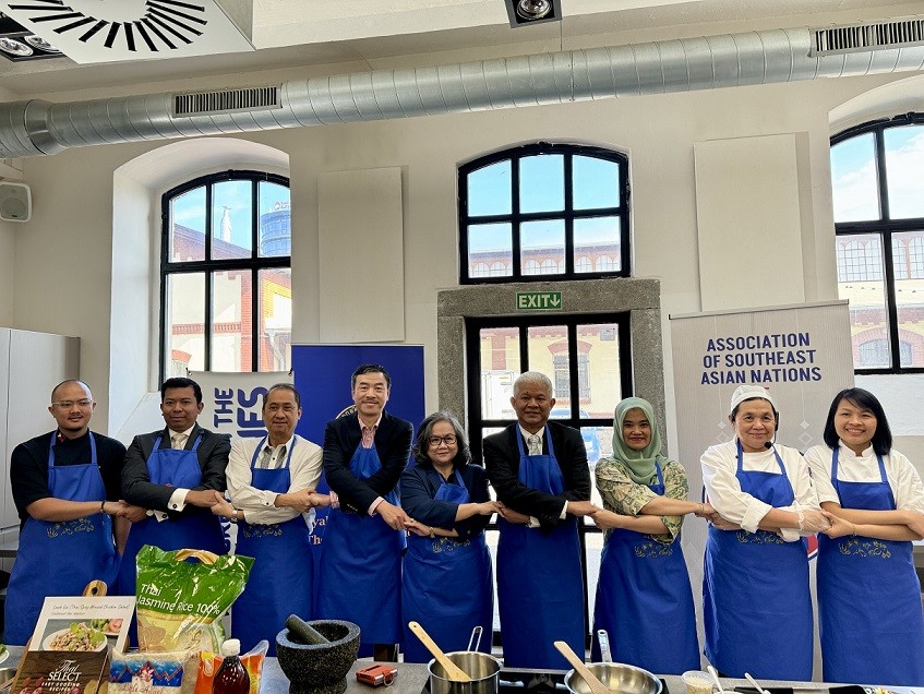 Đại sứ quán Việt Nam tại Czech quảng bá món Phở trong Lễ hội ẩm thực ASEAN 2024 Đại sứ quán Việt Nam tại Czech quảng bá món Phở trong Lễ hội ẩm thực ASEAN 2024