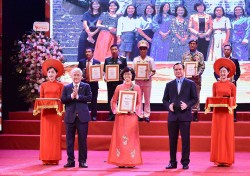 Vinh quang Việt Nam vinh danh Vụ Ngoại giao Văn hóa và UNESCO vì những đóng góp trong xây dựng, phát triển đất nước
