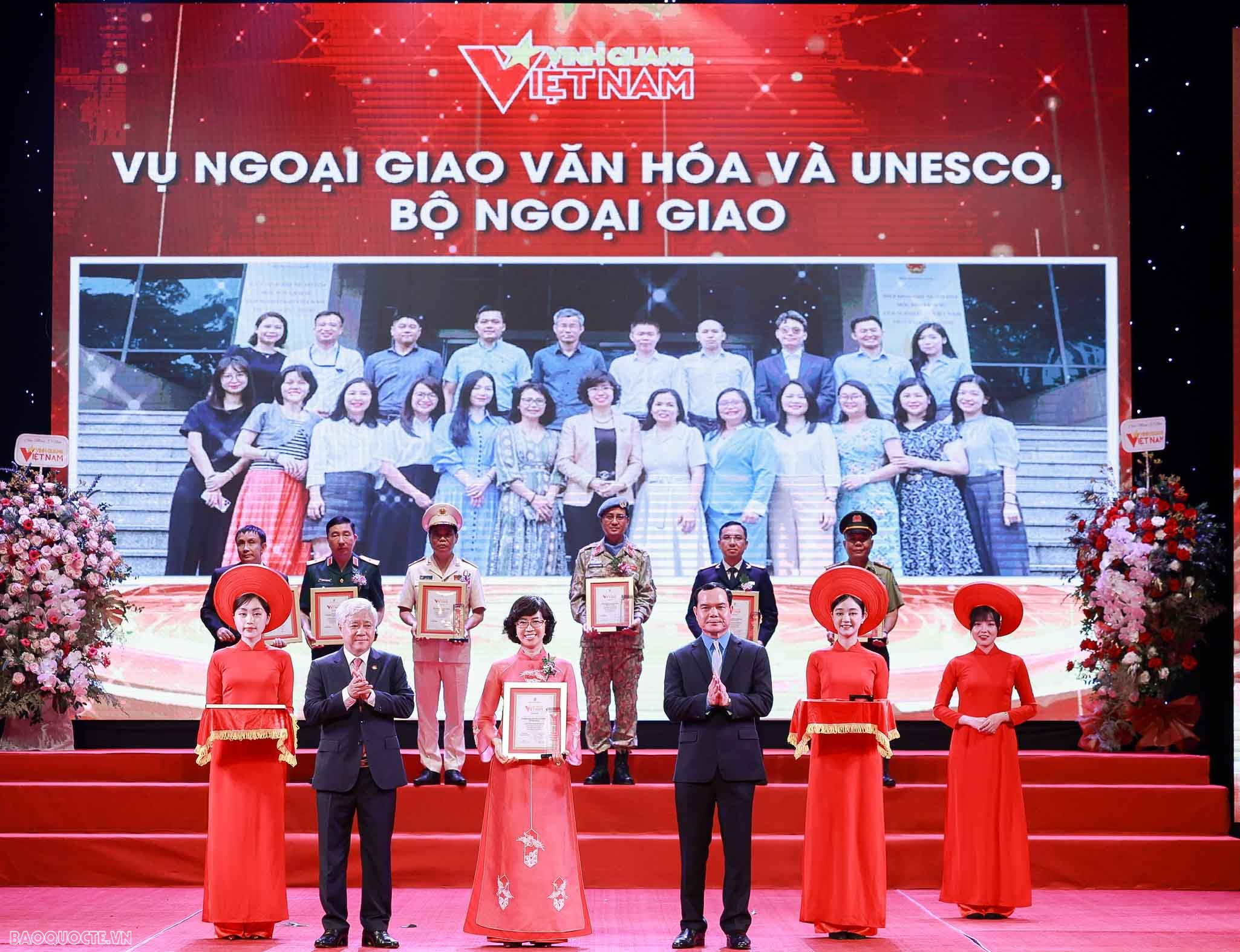 Phát huy ngọn cờ đầu trong công tác ngoại giao văn hoá của Việt Nam