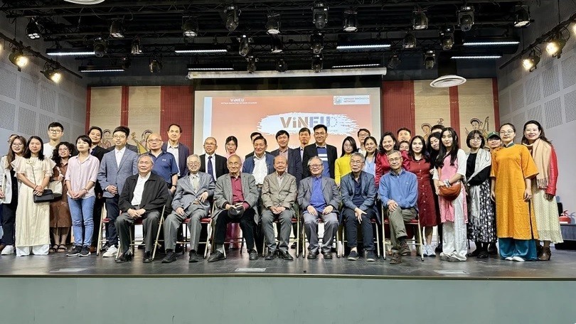 dau an ky uc tri thuc viet tren dat phap