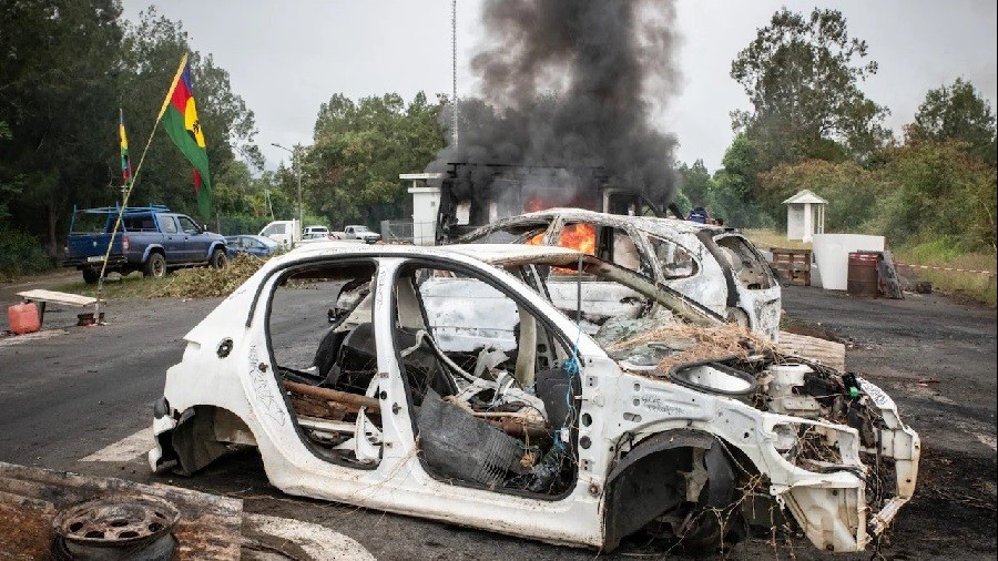 bao loan o new caledonia tong thong phap chu tri hop khan lan thu 3 trong chua day mot tuan