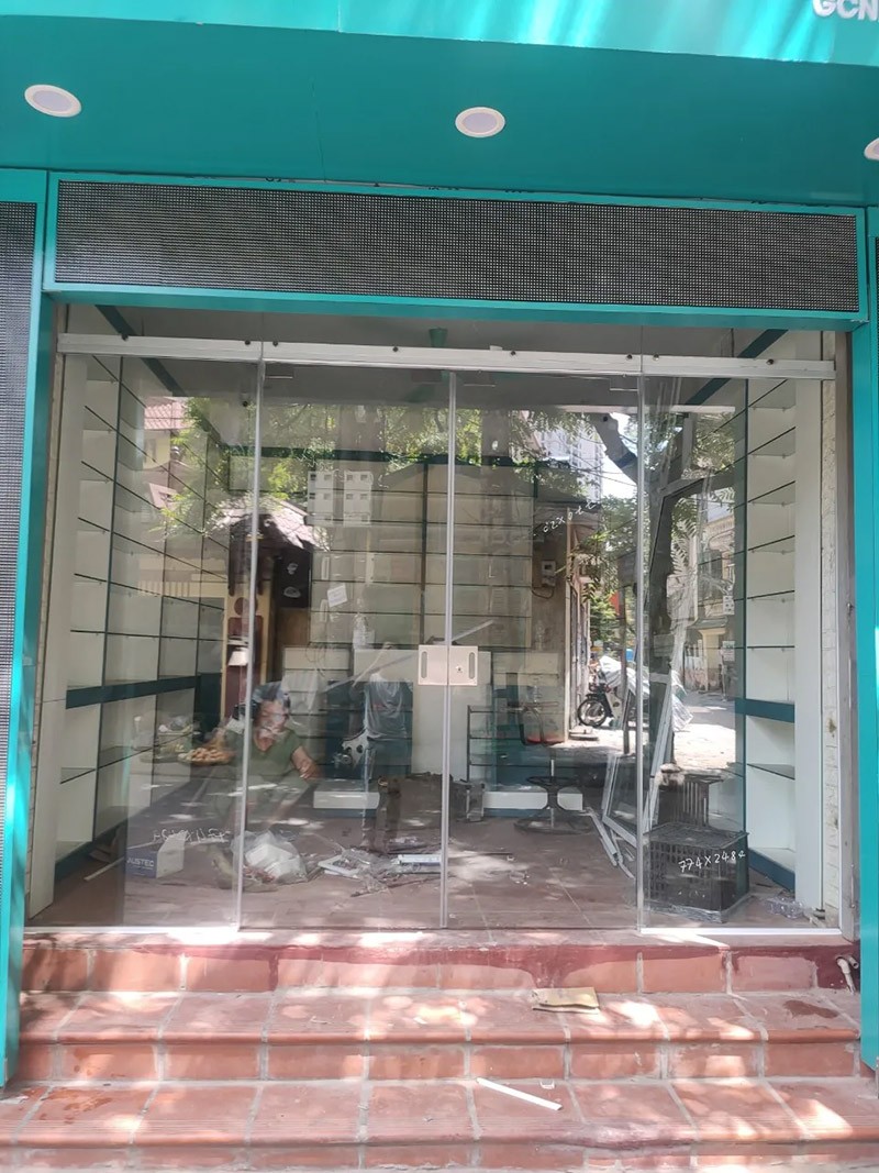 Cửa kính giá rẻ Việt Phong điểm danh những ưu, nhược điểm của cửa kính lùa, cửa kính tự động