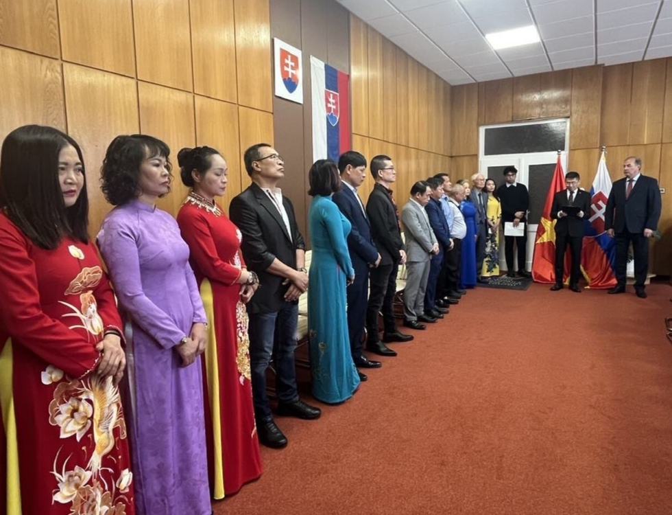 Đại sứ quán Việt Nam tại Slovakia long trọng kỷ niệm 134 năm ngày sinh Chủ tịch Hồ Chí Minh Đại sứ quán Việt Nam tại Slovakia long trọng kỷ niệm 134 năm ngày sinh Chủ tịch Hồ Chí Minh