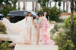 Siêu mẫu Thanh Hằng, Hoa hậu Hương Giang gợi cảm trong BST thời trang Hè