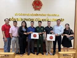 Đoàn công tác Công đoàn Bộ Ngoại giao thăm Đồn Biên phòng Cửa khẩu Lóng Sập