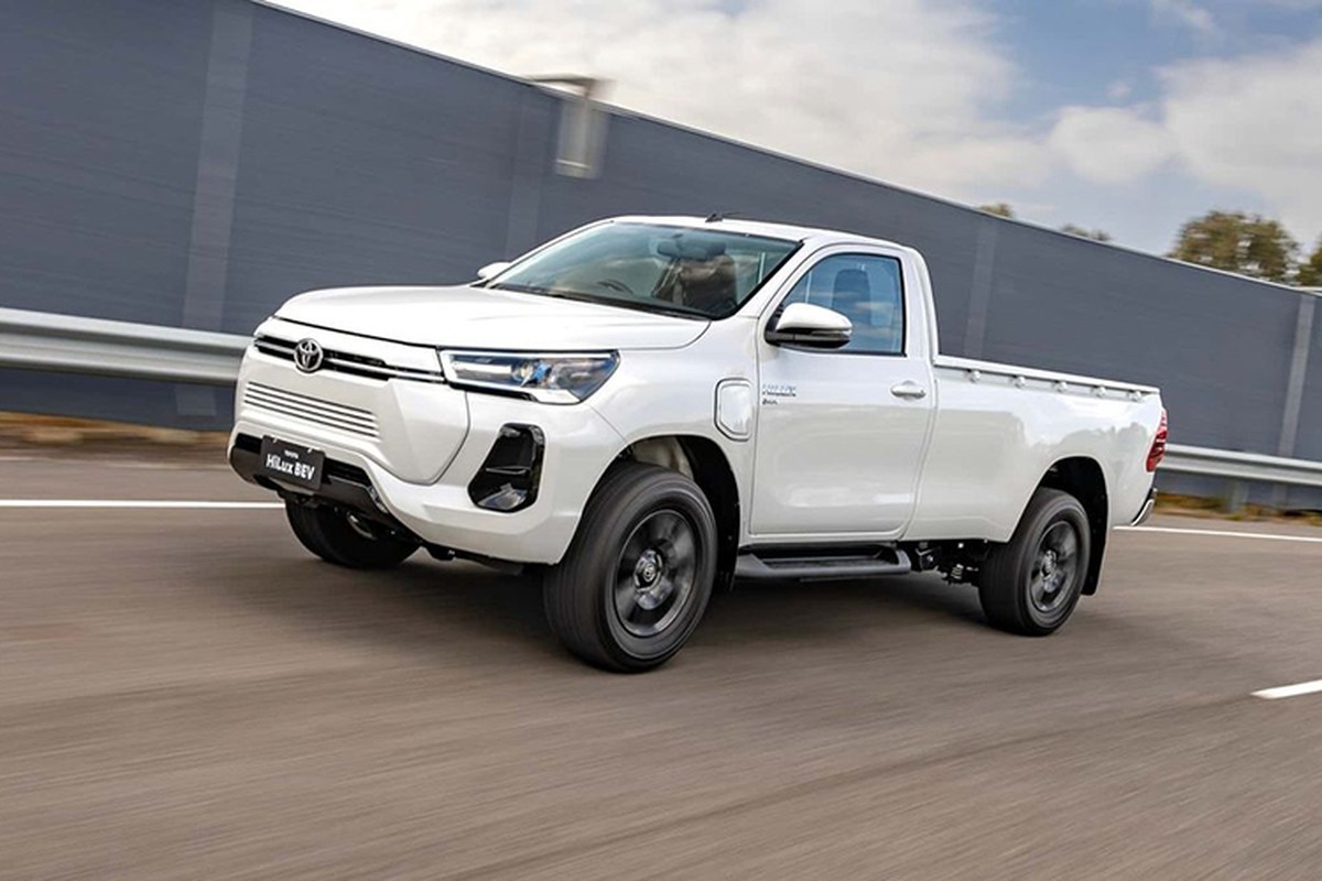 Bán tải Toyota Hilux 2025 bản thuần điện lộ diện tại Thái Lan