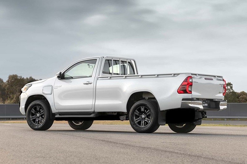 Bán tải Toyota Hilux 2025 bản thuần điện lộ diện tại Thái Lan