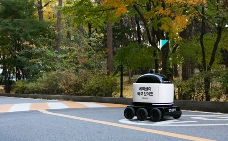 Robot giao hàng sắp phổ biến trên đường phố Hàn Quốc