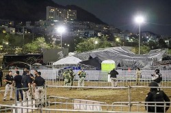 Ứng viên Tổng thống Mexico bị gió cuốn trong sự kiện vận động tranh cử